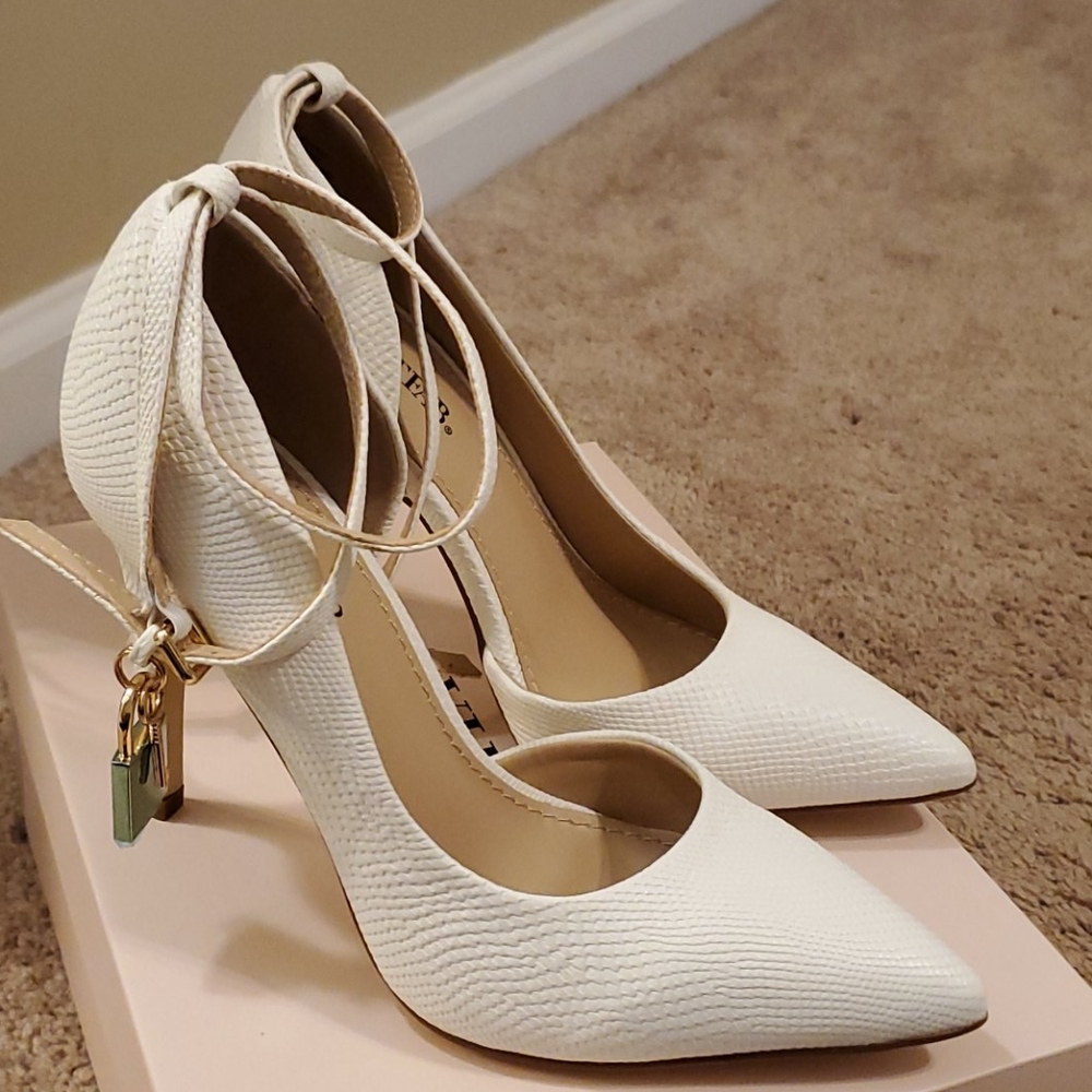 JUSTFAB Audri Pumps
